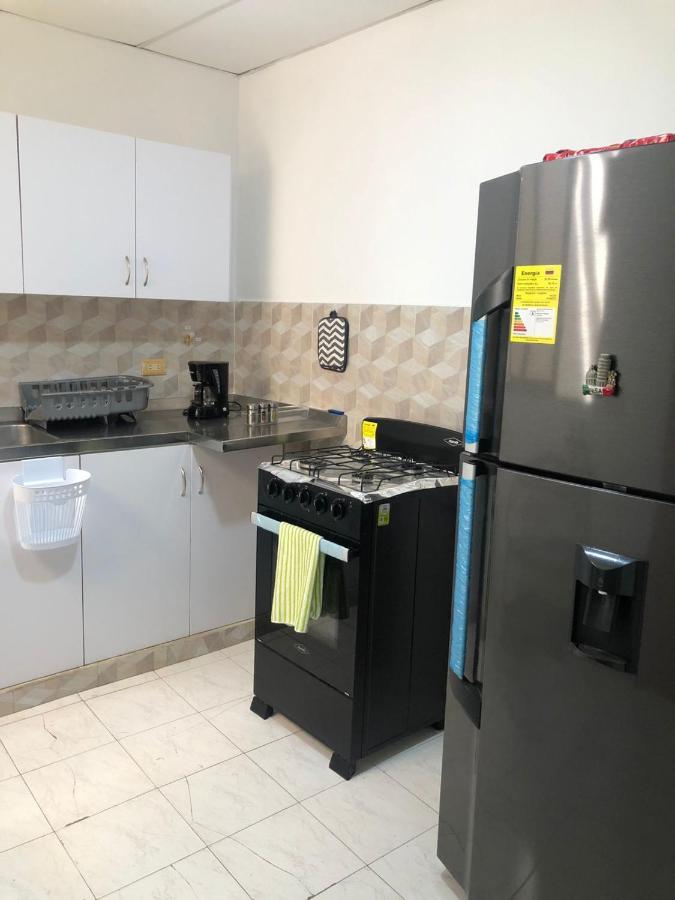 Habitaciones Independientes Cerca Al Aeropuerto 1 Cartagena エクステリア 写真